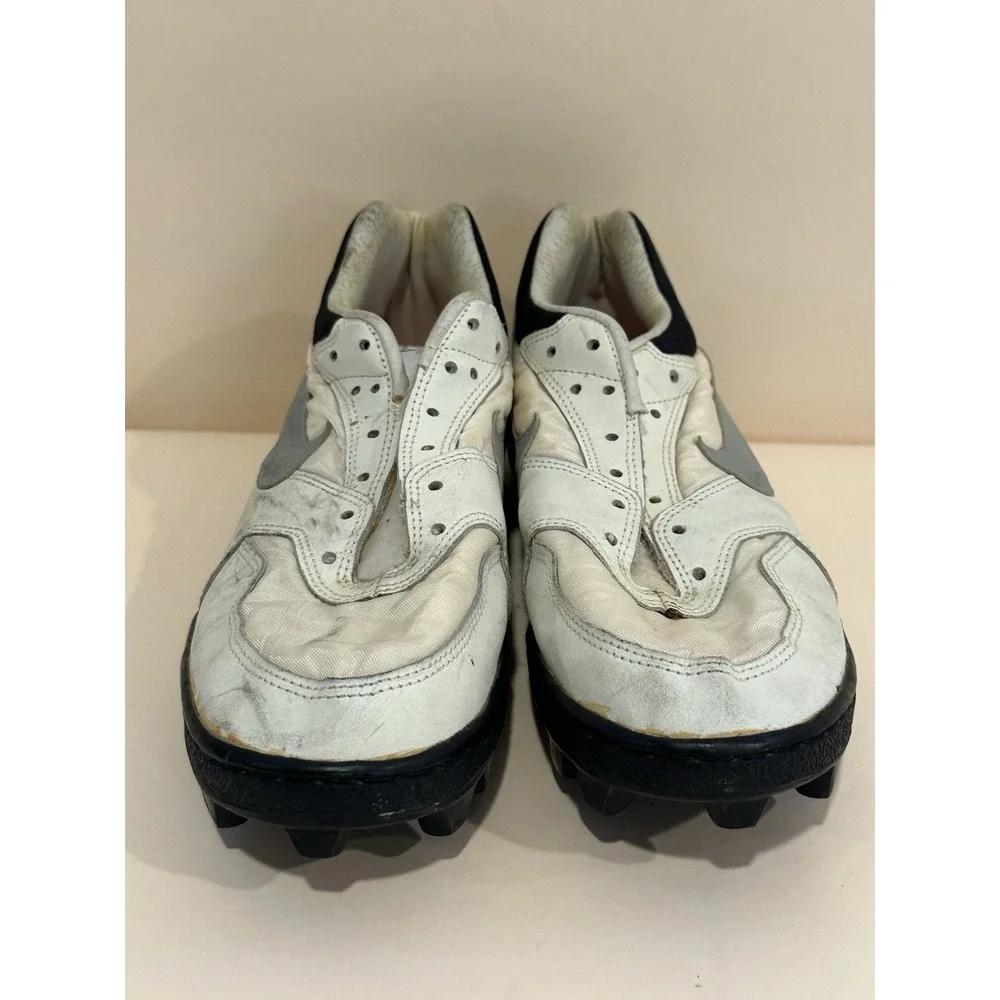 Nike Shark Cleats Size 10.5 (missing Laces)‎